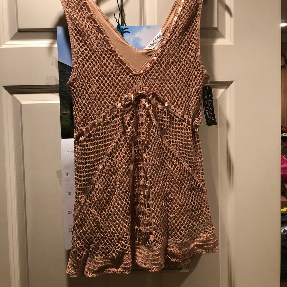 NWT - crochet sleeveless vneck top